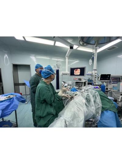 江西省中西醫結合醫院使用庫珀可彎曲負壓輸尿管導引鞘成功治療一例腎結石患者